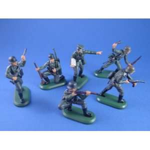 New Britains Super Deetail Toy Soldiers WWII German Infantry 54mm 