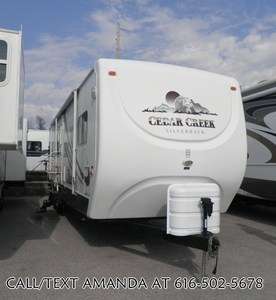 2005 CEDAR CREEK SILVERBACK USED BUNKHOUSE IN GREAT CONDITION 2 ENTRY 