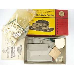    Rail Road Station Kit HO Scale by Aristo Craft #9511 Toys & Games