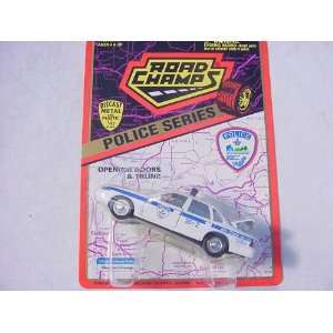   DE MONTREAL, CANADA POLICE, FORD CROWN VICTORIA, (WHITE) Toys & Games