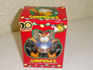   TREE ORNAMENT CHRISTMAS HOLIDAY 1996 PAWS 20 YEARS OF GARFIELD  