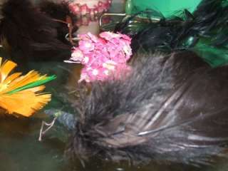 vintage 50s 60s Hats & BOX and the BEST EXTRA rare FEATHERS headband 