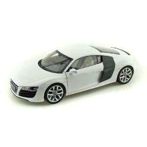  Audi R8 5.2FSI Quattro 1/18 Ibis White Toys & Games