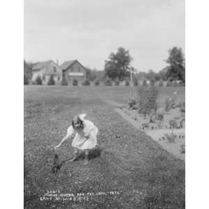 early 1900s photo W.J. Gaynors daughter, Marion Gaynor, and her pet 