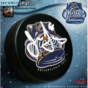  Jaromir Jagr Signed Puck   2012 Winter Classic Souvenir 