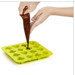 SILICONE ZONE POKER CHOCOLATE MOULD  