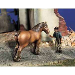  Verlinden 1/35 Farmer w/Horse Toys & Games
