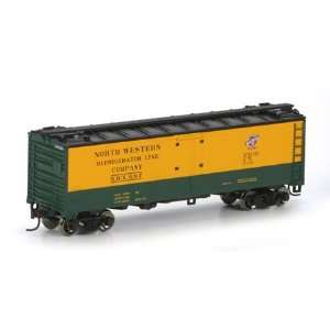  HO RTR 40 Steel Reefer, C&NW #2 Toys & Games