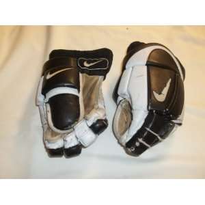 Nike Bauer Ice Hockey Gloves   Size is 12.0 inch   Good condition 