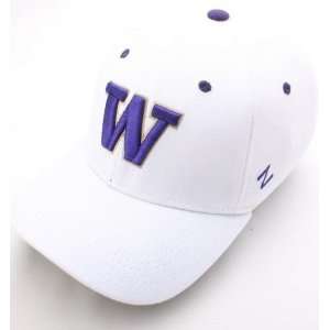  Washington Huskies Logo Flex Fit Hat (White) Sports 