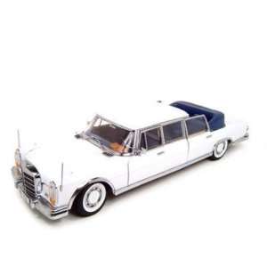  1966 MERCEDES BENZ 600 LIMO WHITE 118 DIECAST MODEL 