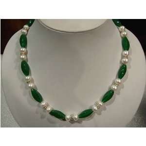    17 Elegant White Pearl Green Jade Necklace 