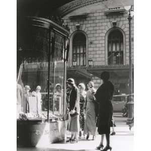  Window Shopping At I. Miller   Circa 1930