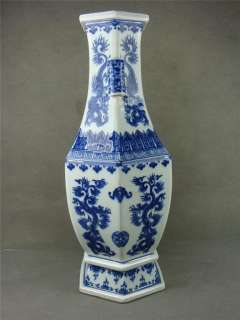 RARE Chinese Porcelain Blue&White *Dragon*Vase  