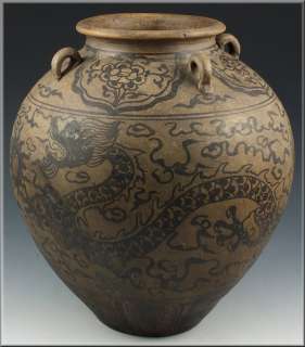 Beautiful Qing Dynasty Chinese Pottery Vase w/ Four Toed Dragon  