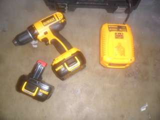 18 VOLT CORDLESS DRILL BATTERY AND CHARGER WITH CASE  
