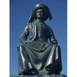  Statue of the 15th Century Discoverer, Henry the Navigator 