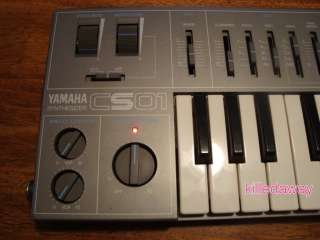YAMAHA CS01 Analog Synthesizer PLAYS GREAT  