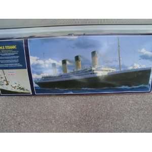    R.M.S. Titanic 1 350 scale Deluxe Model Kit 