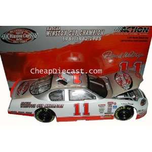   ACTION NASCAR 1/24 DARRELL WALTRIP WINSTON VICTORY LAP Toys & Games